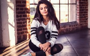 Selena Gomez’s 13 Reasons Why Extras & Stand-ins